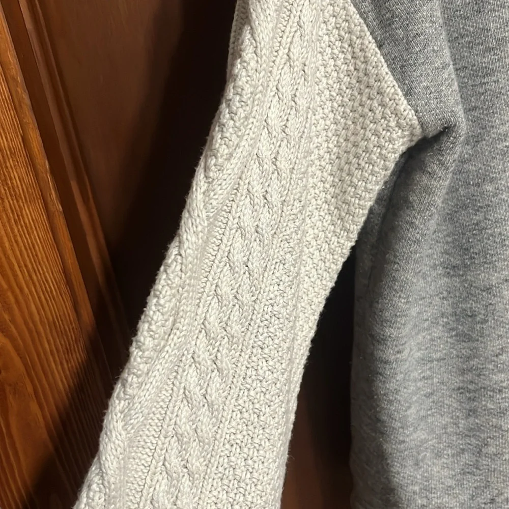 Cabi Brand Fusion Cropped V-Neck Sweatshirt - Med - Picture 3 of 5